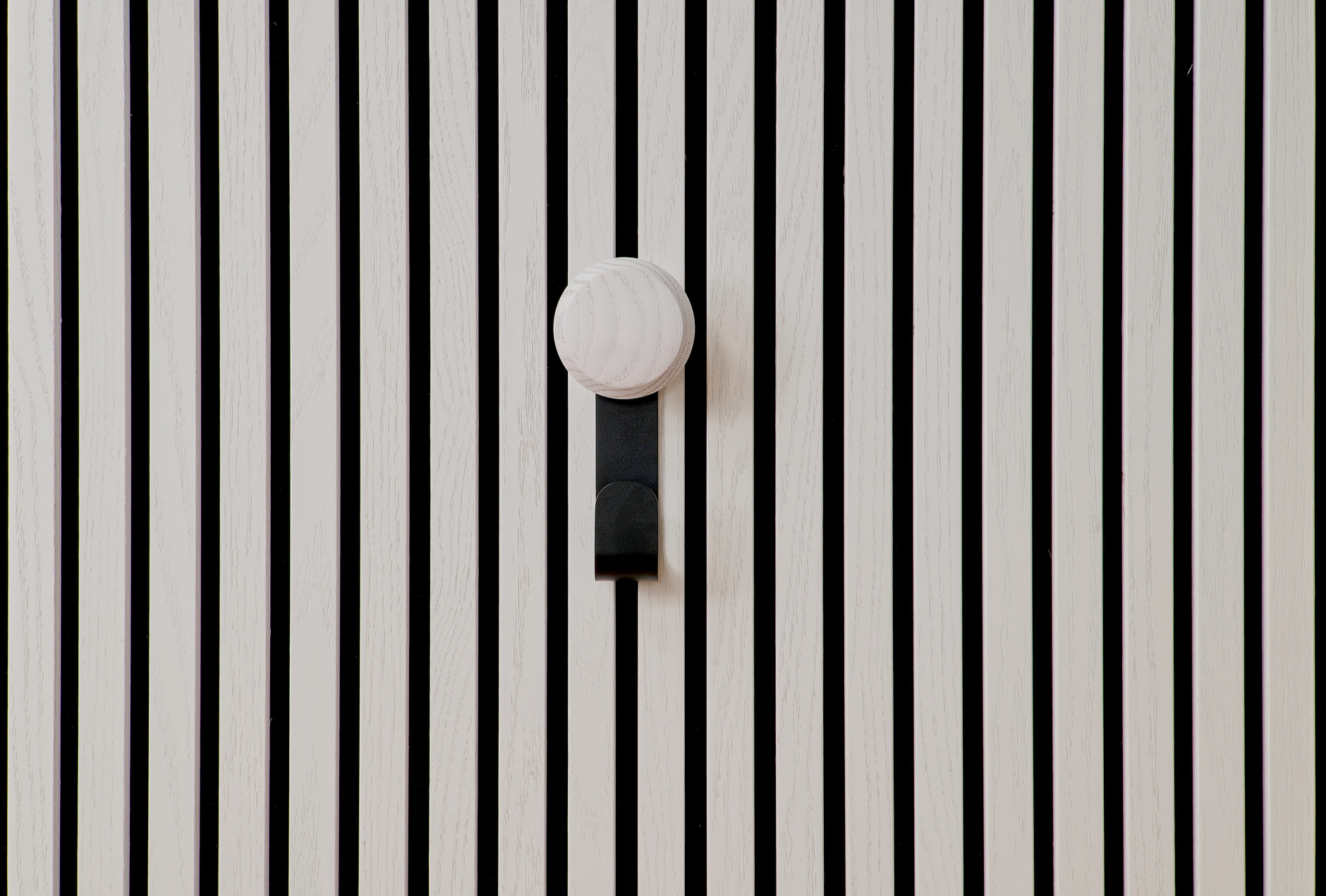 Eilin - colgador corto con botón de madera