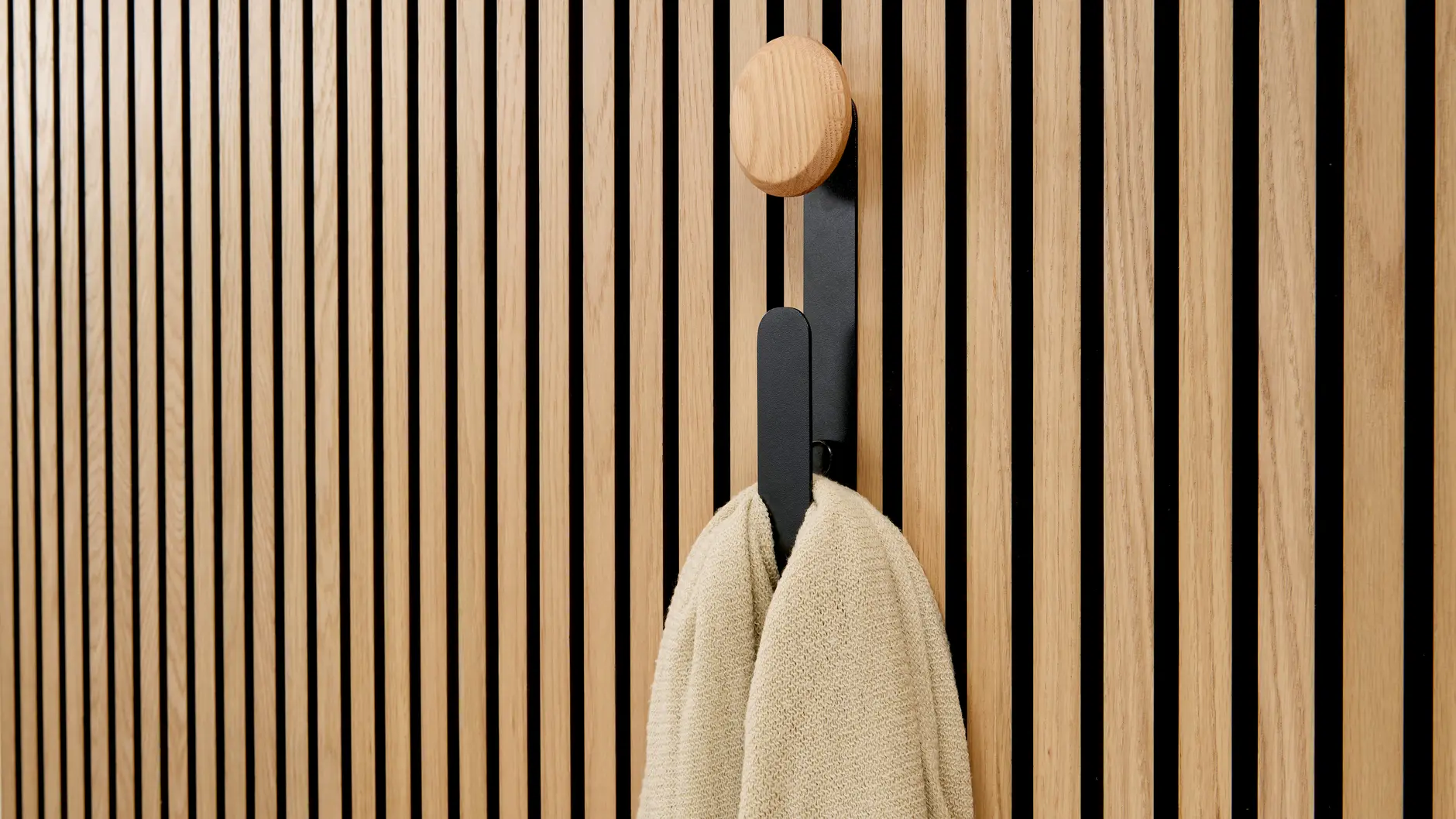 Jesper - Haken lang mit Holzknopf