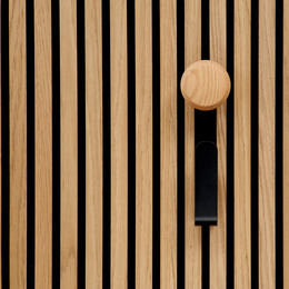 Jesper - colgador largo con botón de madera