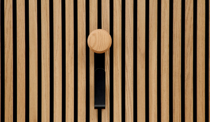 Jesper - colgador largo con botón de madera