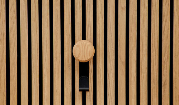 Jesper - Crochet court avec bouton en bois