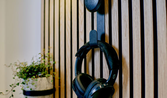 Haakon - Crochet court avec bouton en bois