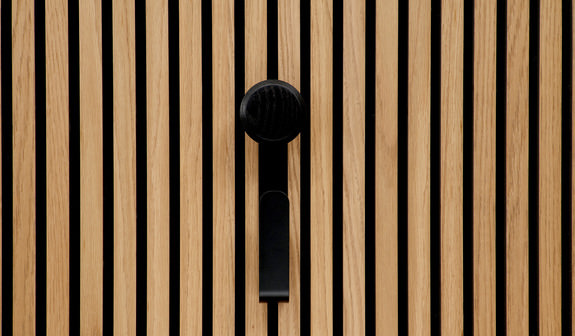 Haakon - Crochet long avec bouton en bois